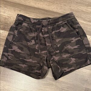 Athleta women’s 4T Camouflage Shorts